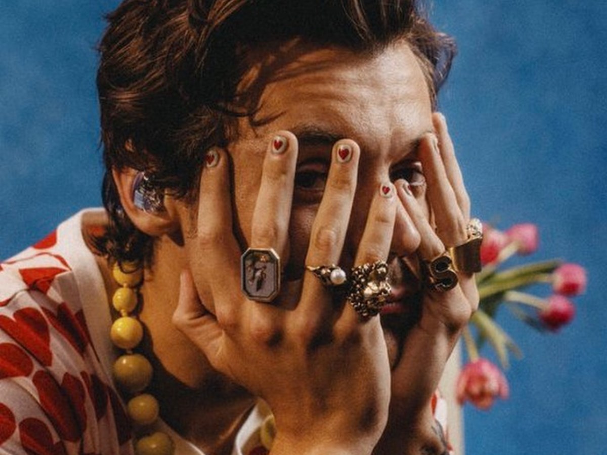 A deep dive into Harry Styles\' gender-neutral beauty line - Retail Beauty | Fingerringe